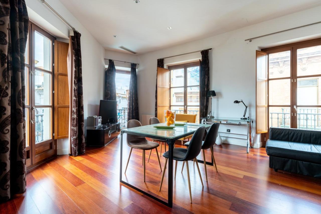 Cathedral Apartment, Upper Floor Apartment Sevilla Exterior foto